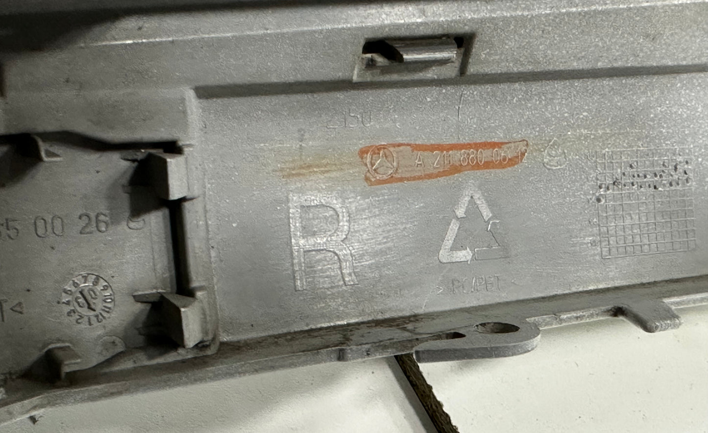MERCEDES E CLASS W211 FRONT BUMBER MOLDING (RH) (B) (A2118800612)