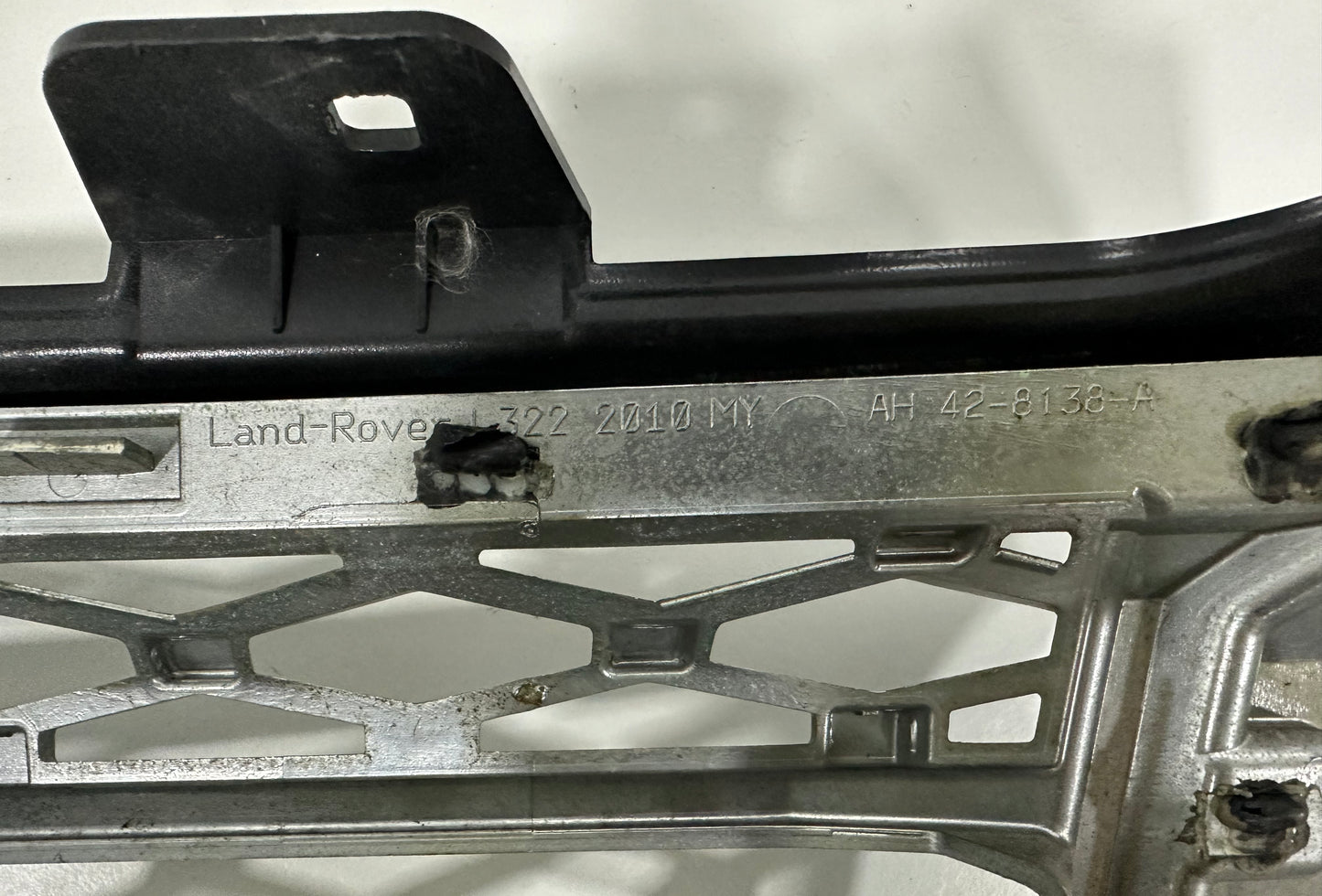 LAND ROVER L322 FRONT GRILLE (AH42-8138-A1/A2)