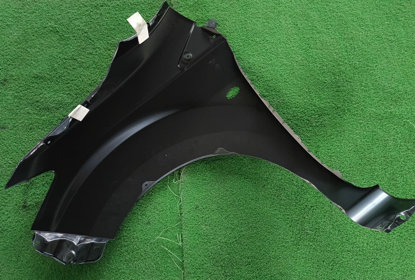 PERODUA BEZZA 2016 FRONT FENDER WITH HOLE RIGHT (PDB01A-201JA-RFNA)