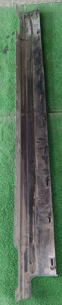 LAND ROVER L494 SIDE SKIRT BLACK LH (CPLA-101D57-AA)