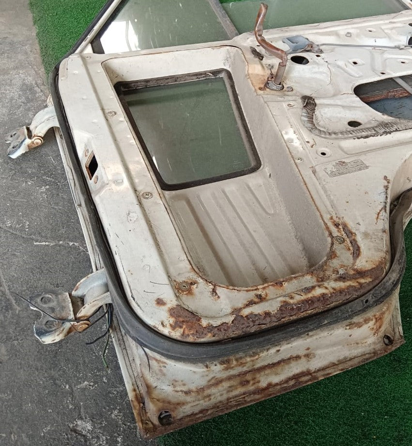 DAIHATSU DELTA DOOR PANEL FRH COMPLETE WHITE (DP00010)