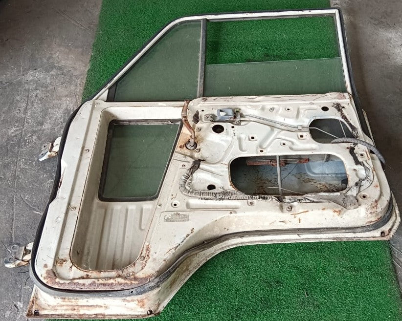 DAIHATSU DELTA DOOR PANEL FRH COMPLETE WHITE (DP00010)