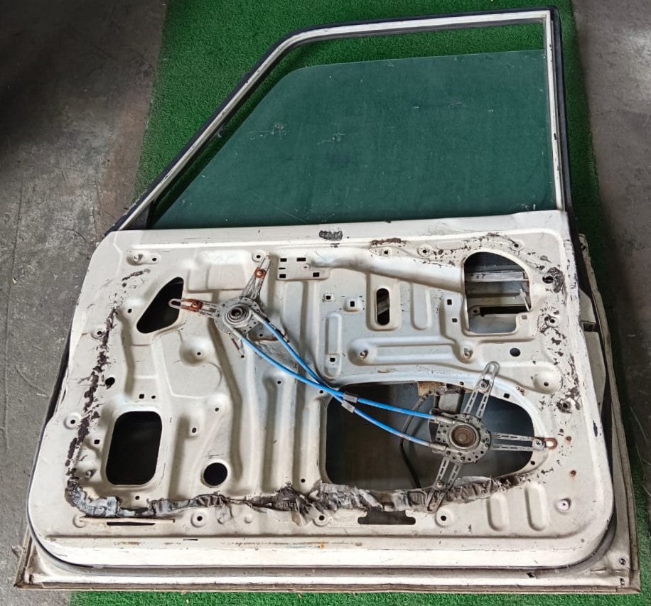 TOYOTA LAND CRUISER 75SERIES DOOR PANEL FRH COMPLETE WHITE (DP00030)