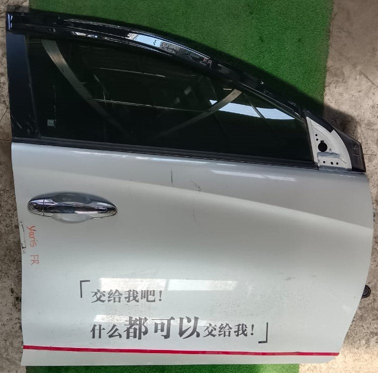TOYOTA YARIS DOOR PANEL FRH COMPLETE WHITE (DP00032)