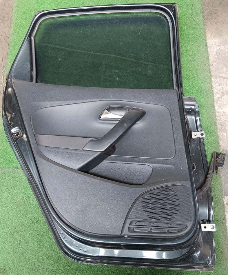 VOLKSWAGEN POLO MK5 DOOR PANEL RLH COMPETE BLACK (B) (DP00058)