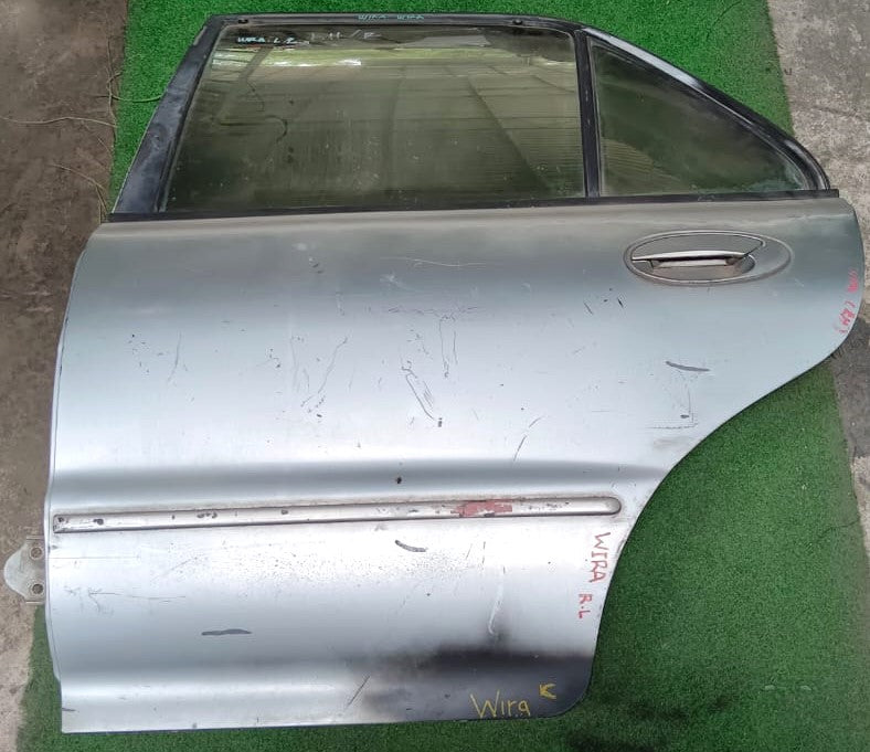 PROTON WIRA DOOR PANEL RLH COMPLETE SILVER (DP00059)