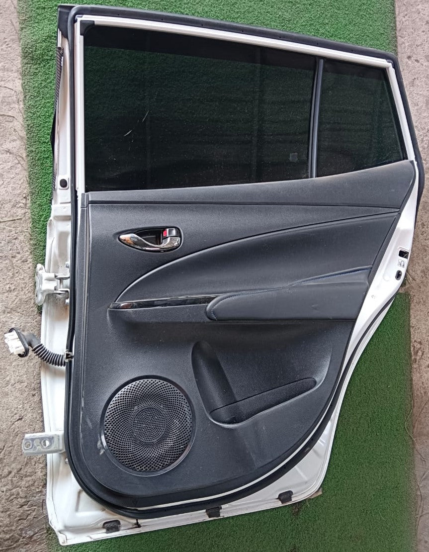 TOYOTA YARIS DOOR PANEL RRH COMPLETE WHITE (DP00158)