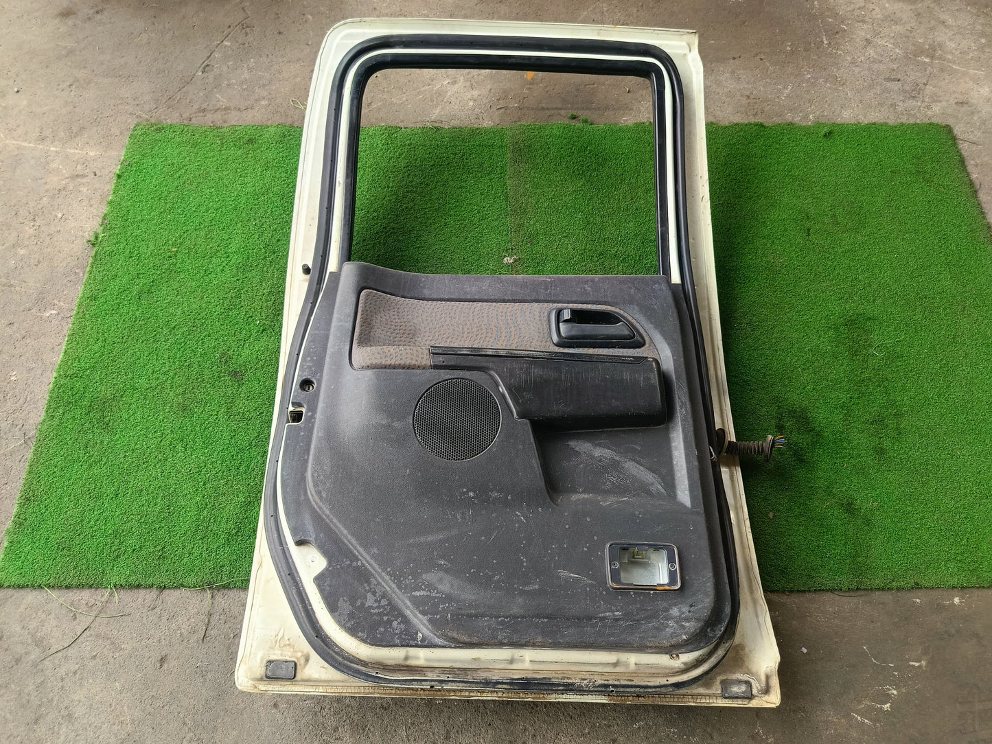 ISUZU DMAX ITEQ DOOR PANEL RLH COMPLETE WHITE (DR00027)