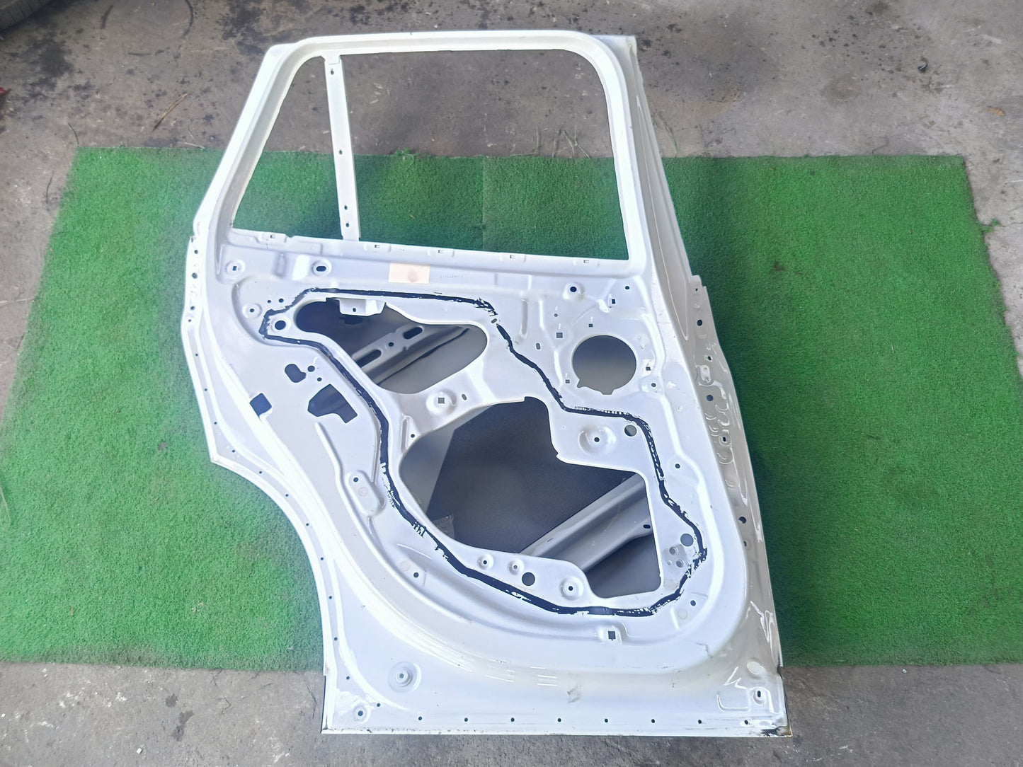 BMW DOOR PANEL RLH KOSONG WHITE (DR00030)