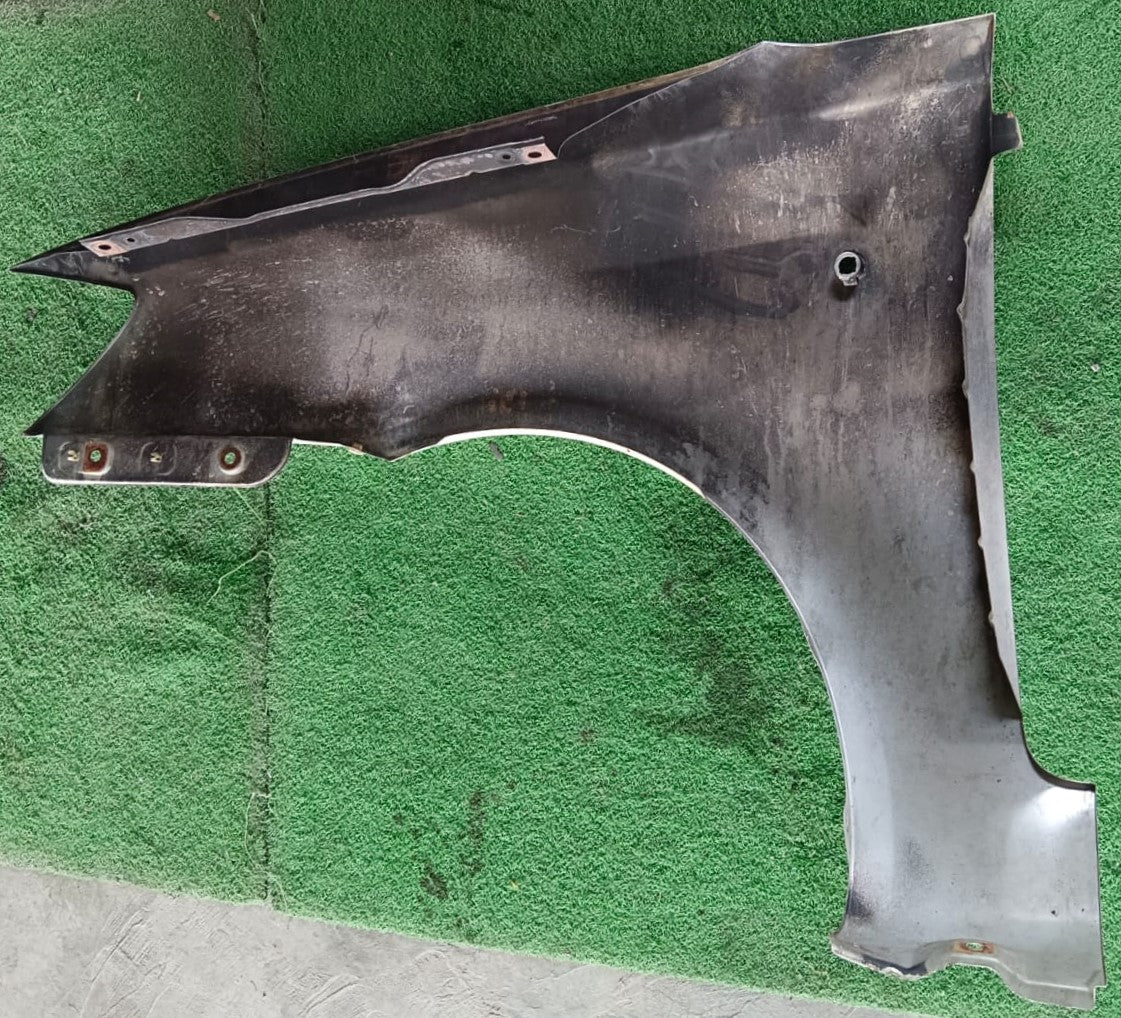 PROTON SAGA BLM FRONT FENDER WITH HOLE SILVER RH (FFWH063)
