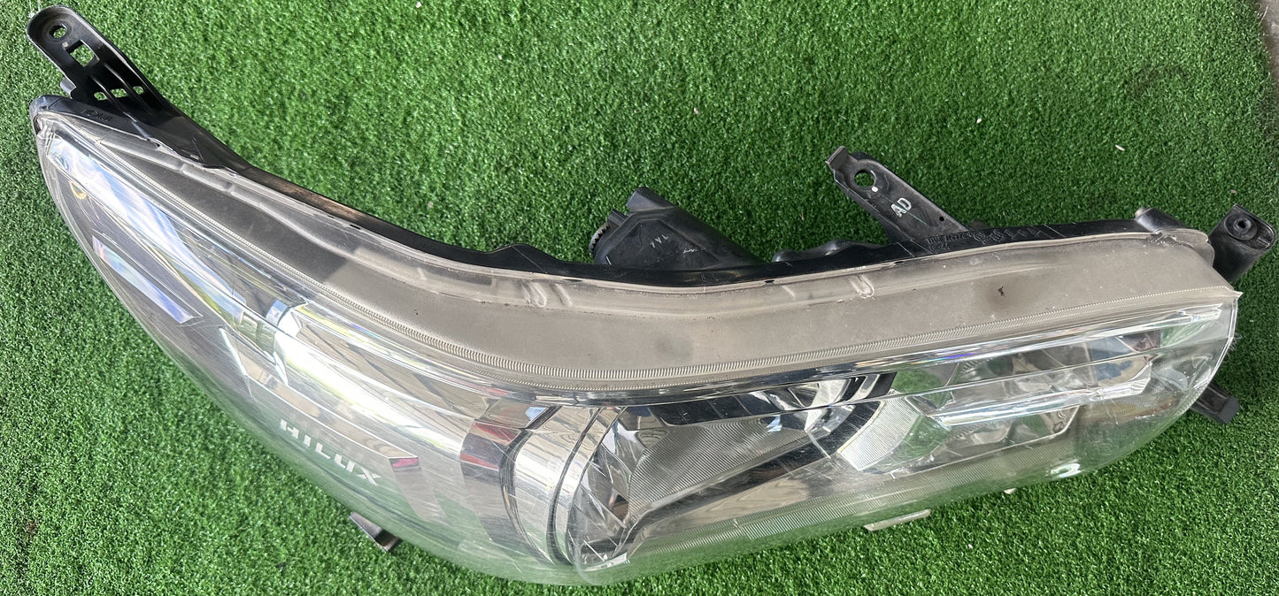 TOYOTA HILUX REVO HEAD LAMP RH (HL0010)