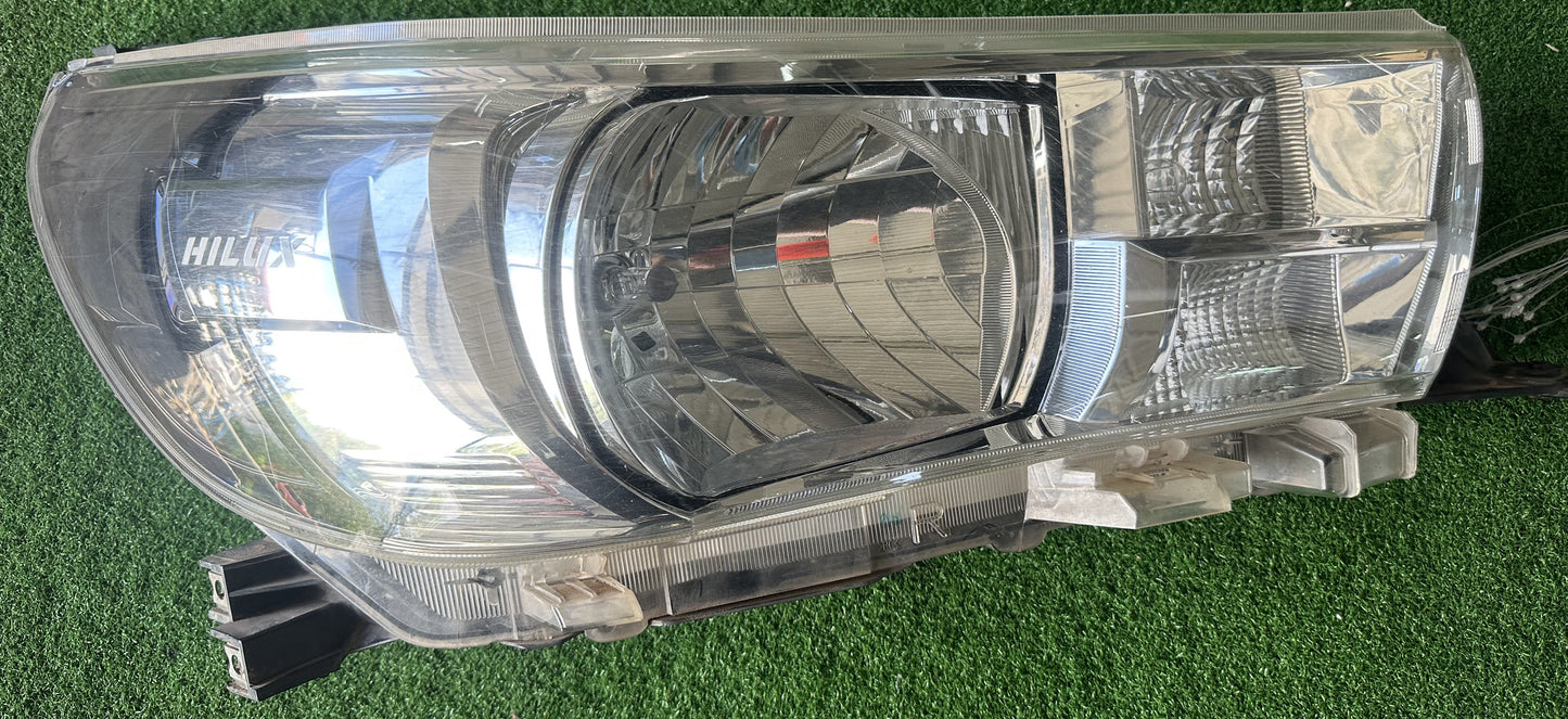 TOYOTA HILUX REVO HEAD LAMP RH (HL0010)