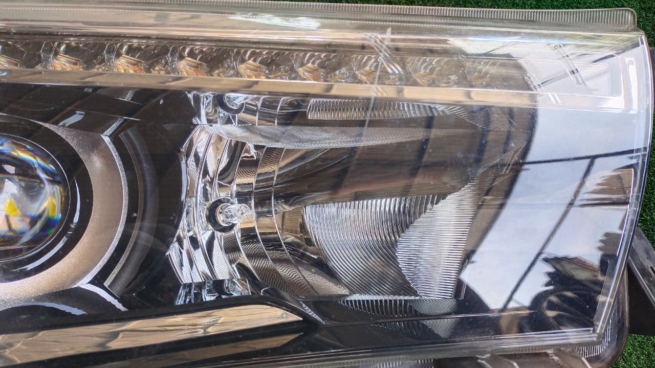 TOYOTA HILUX REVO HEAD LAMP RH (HL0043)