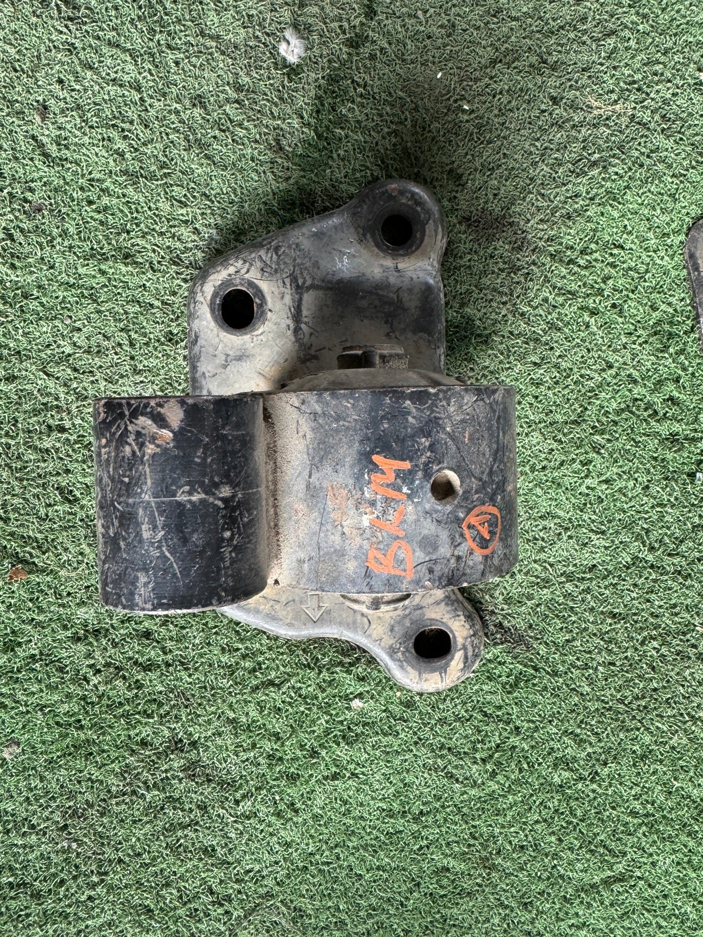 PROTON SAGA BLM ENGINE MOUNTING FRONT (EM0001)