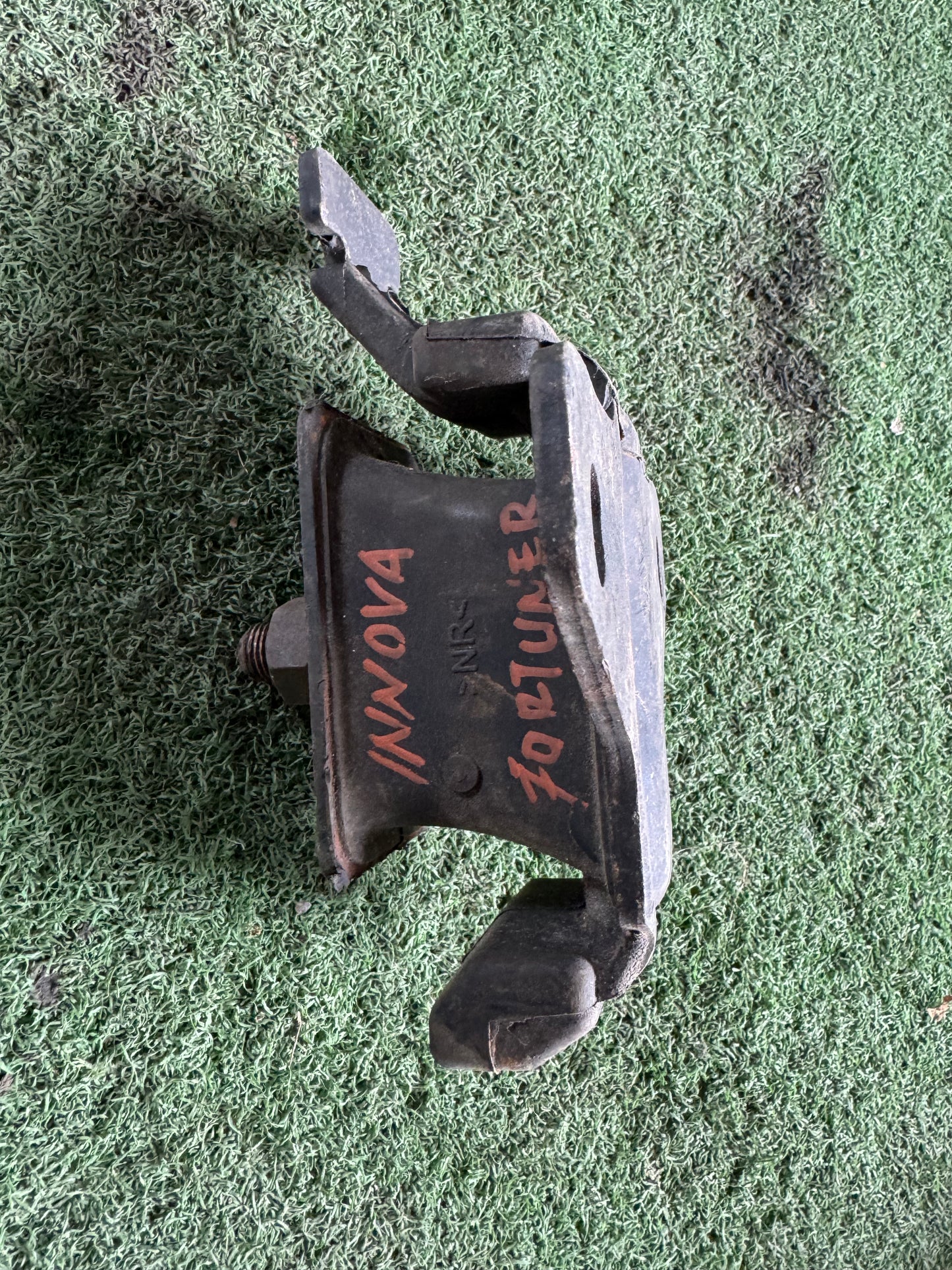 TOYOTA FORTUNER/INNOVA ENGINE MOUNTING RH (EM0004)