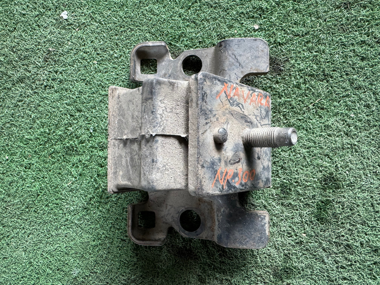 NISSAN NAVARA NP300 ENGINE MOUNTING LH (EM0005)