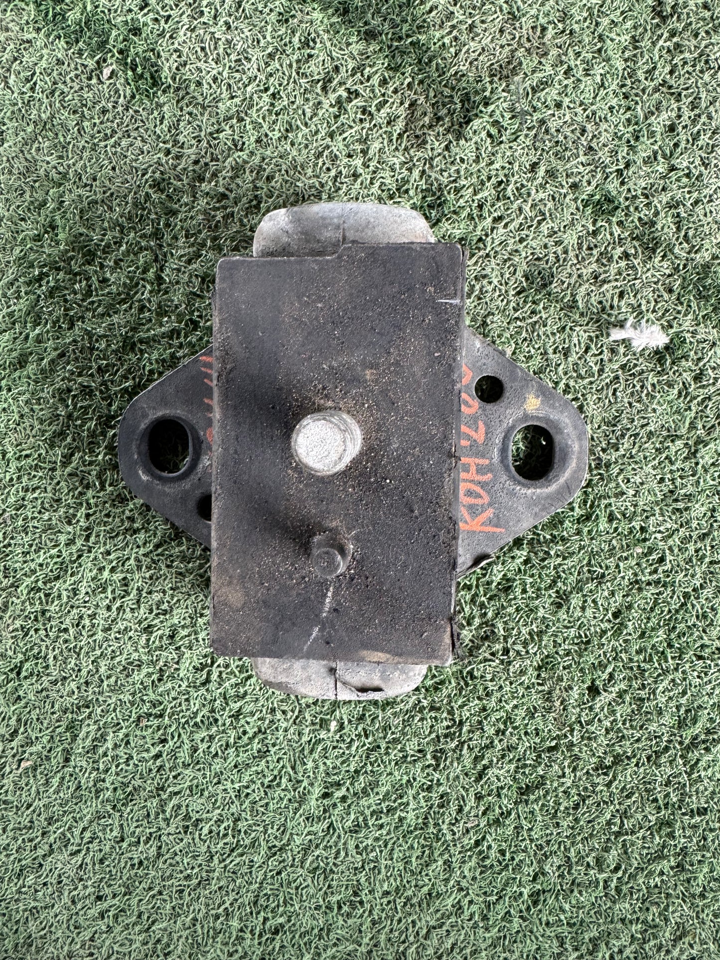 TOYOTA HIACE KDH200 ENGINE MOUNTING RH (EM0023)
