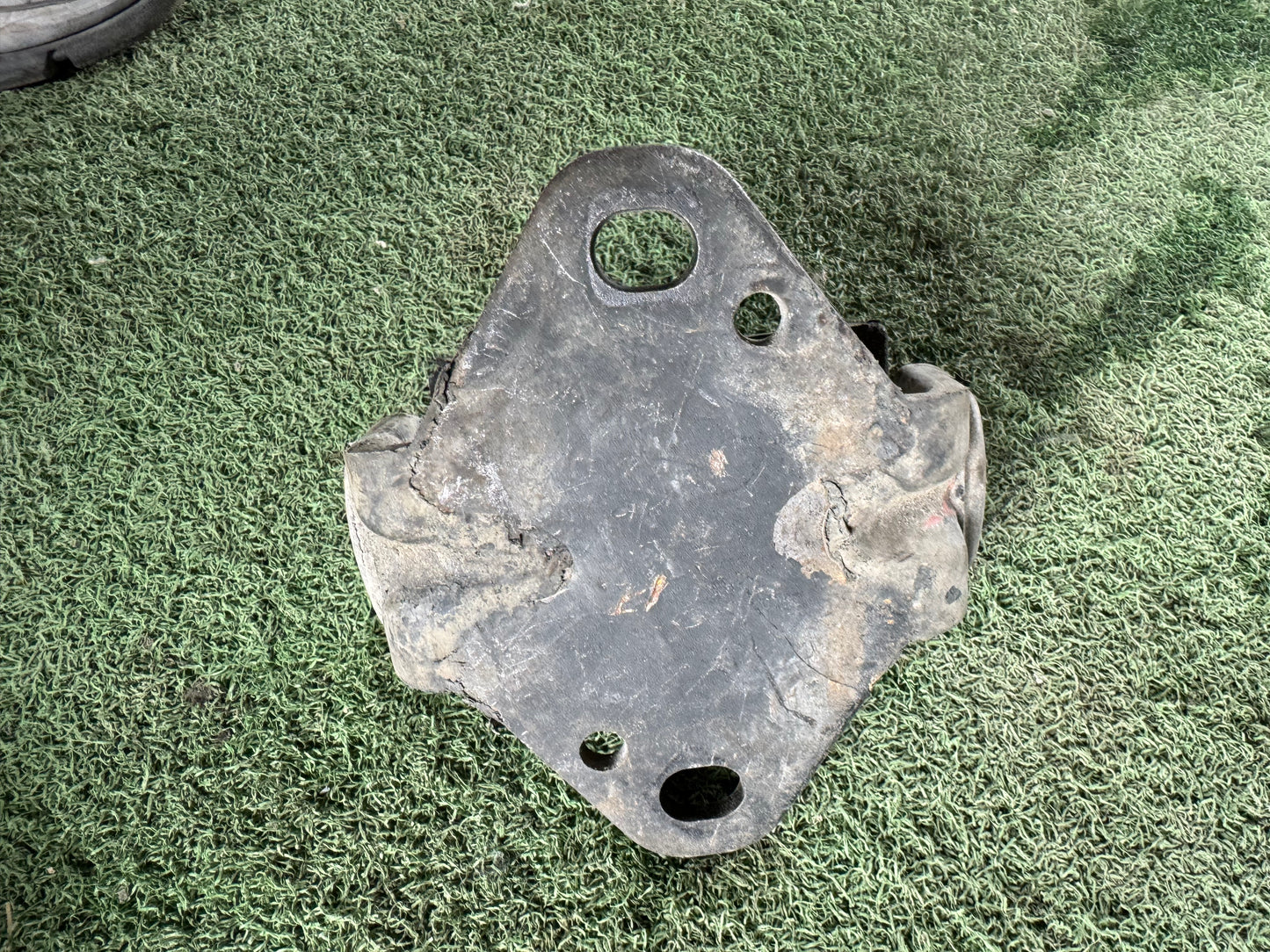 TOYOTA HIACE KDH200 ENGINE MOUNTING RH (EM0023)