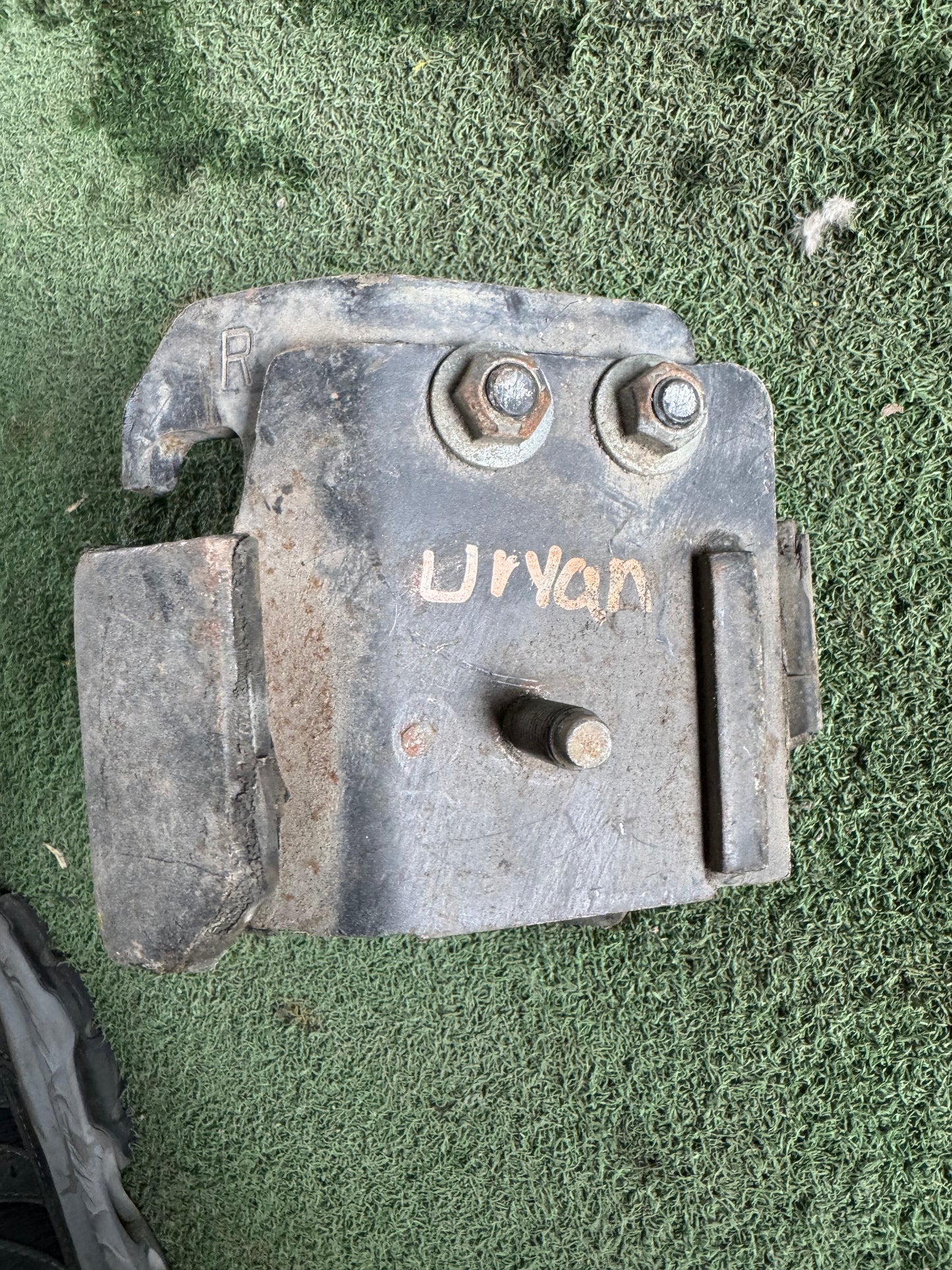 NISSAN URVAN E25 ENGINE MOUNTING LH (EM0035)