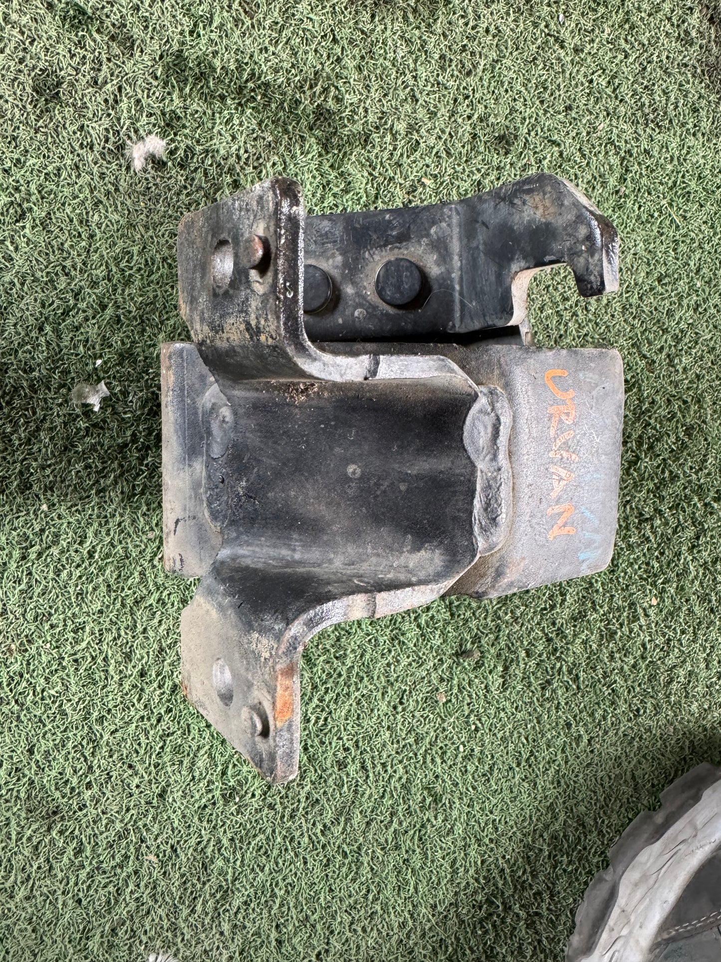 NISSAN URVAN E25 ENGINE MOUNTING LH (EM0035)