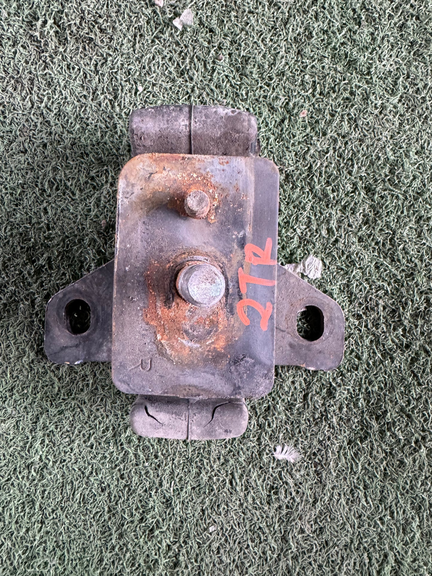 TOYOTA FORTUNER 2TR ENGINE MOUBTING FRONT (EM0049)