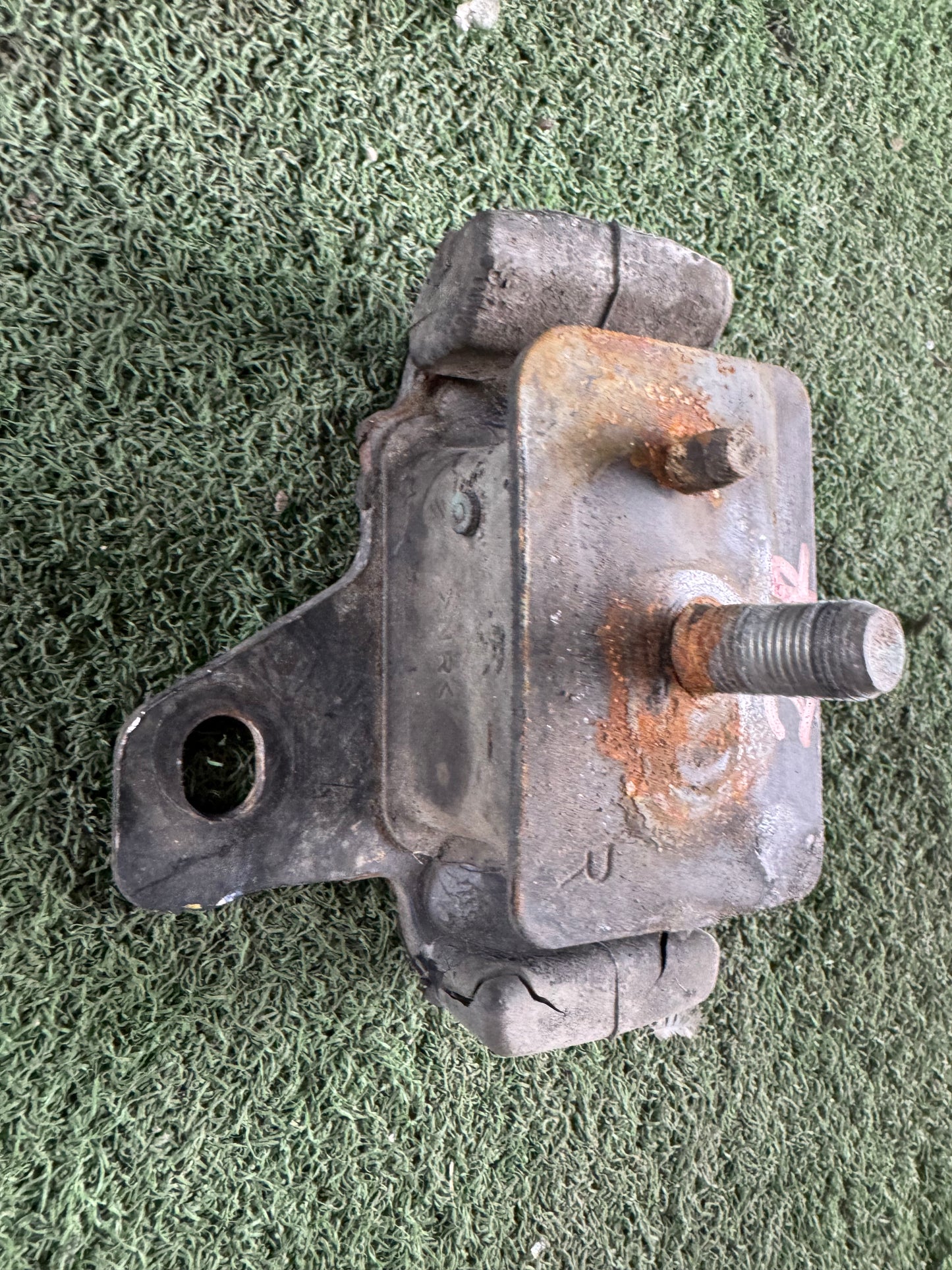 TOYOTA FORTUNER 2TR ENGINE MOUBTING FRONT (EM0049)