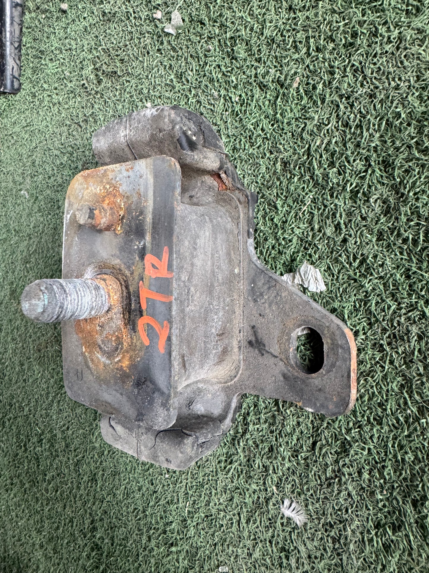 TOYOTA FORTUNER 2TR ENGINE MOUBTING FRONT (EM0049)