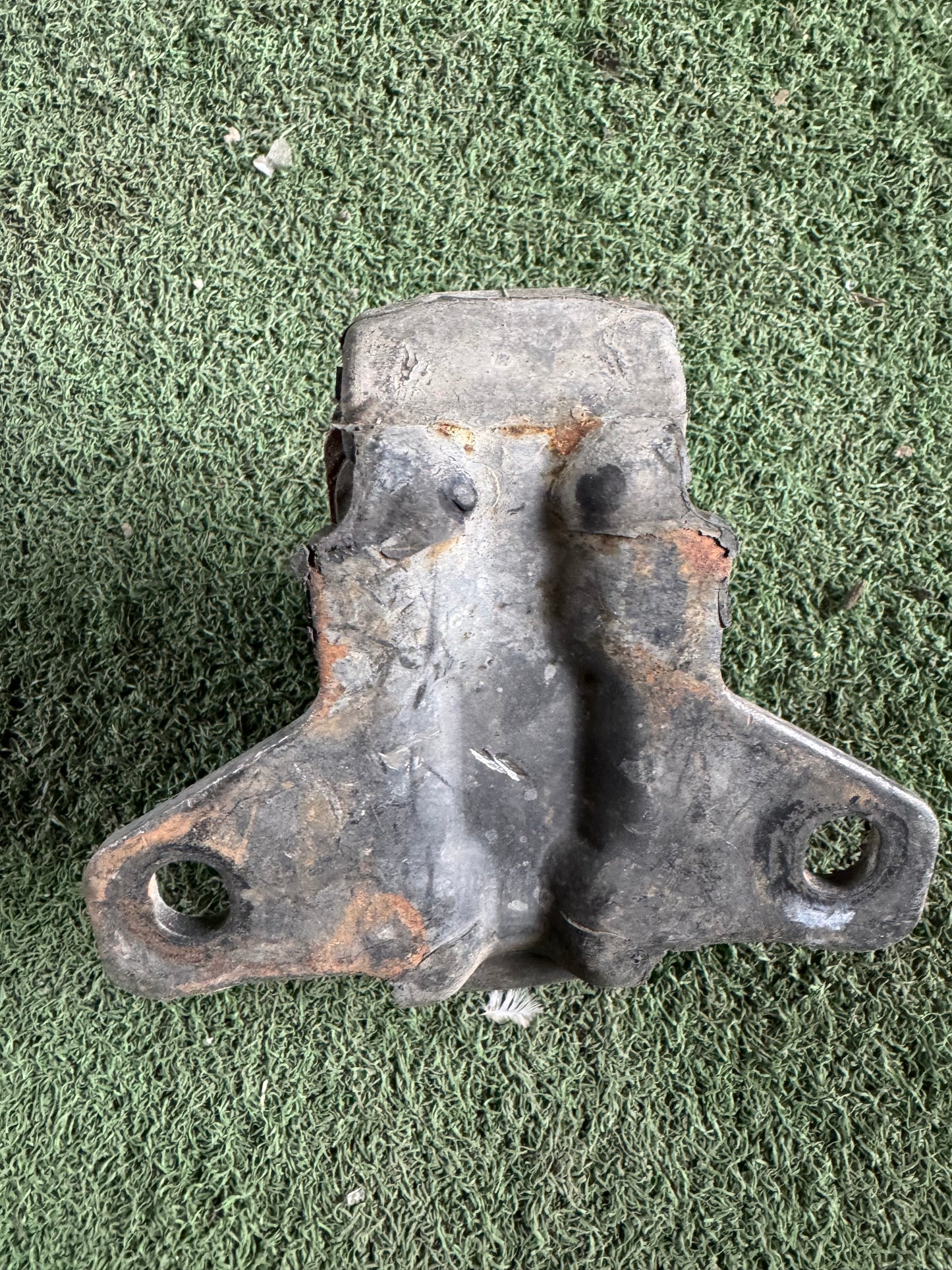TOYOTA FORTUNER 2TR ENGINE MOUBTING FRONT (EM0049)