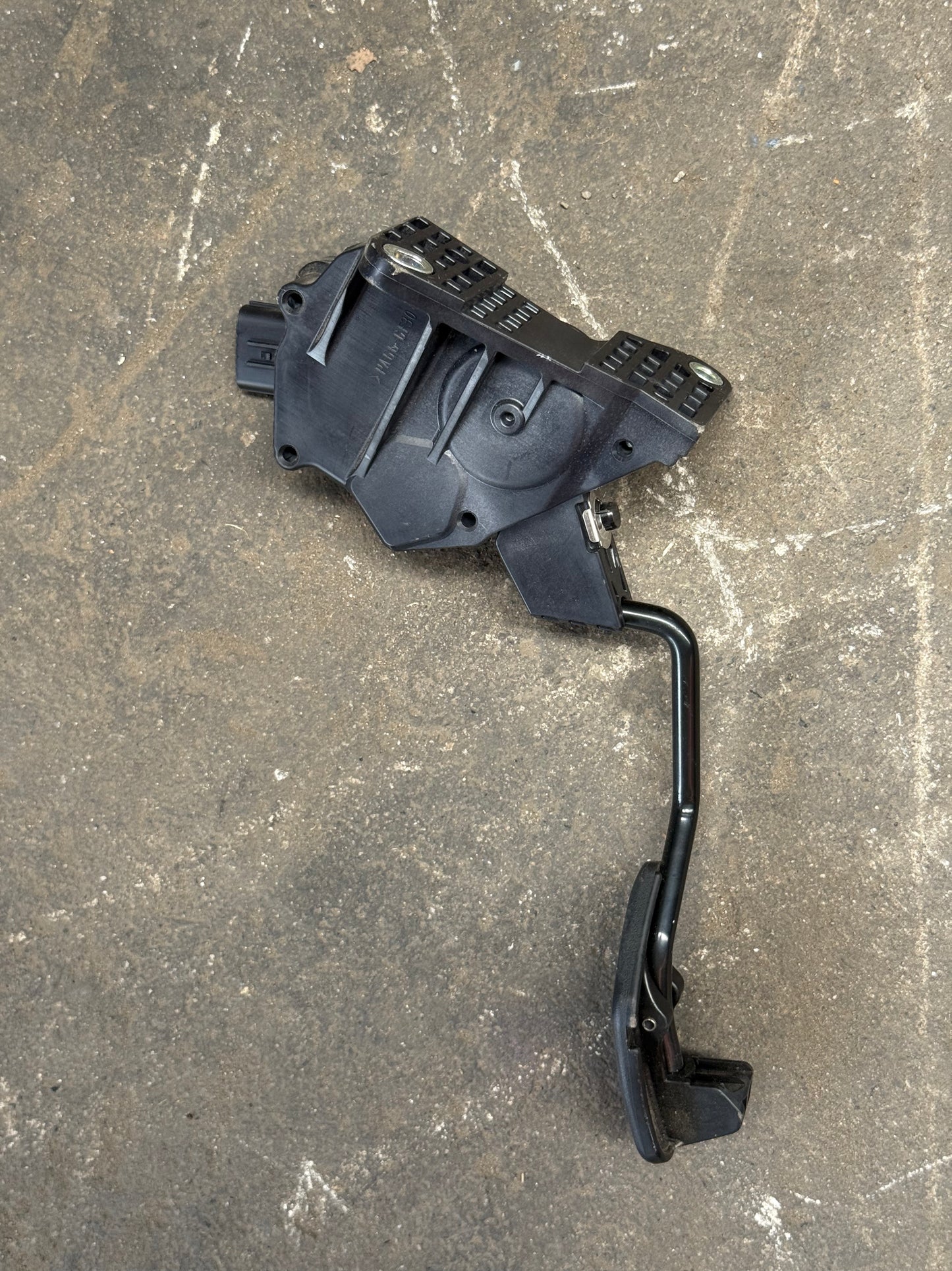 PERODUA ARUZ GAS PADDLE 78110-BZ031