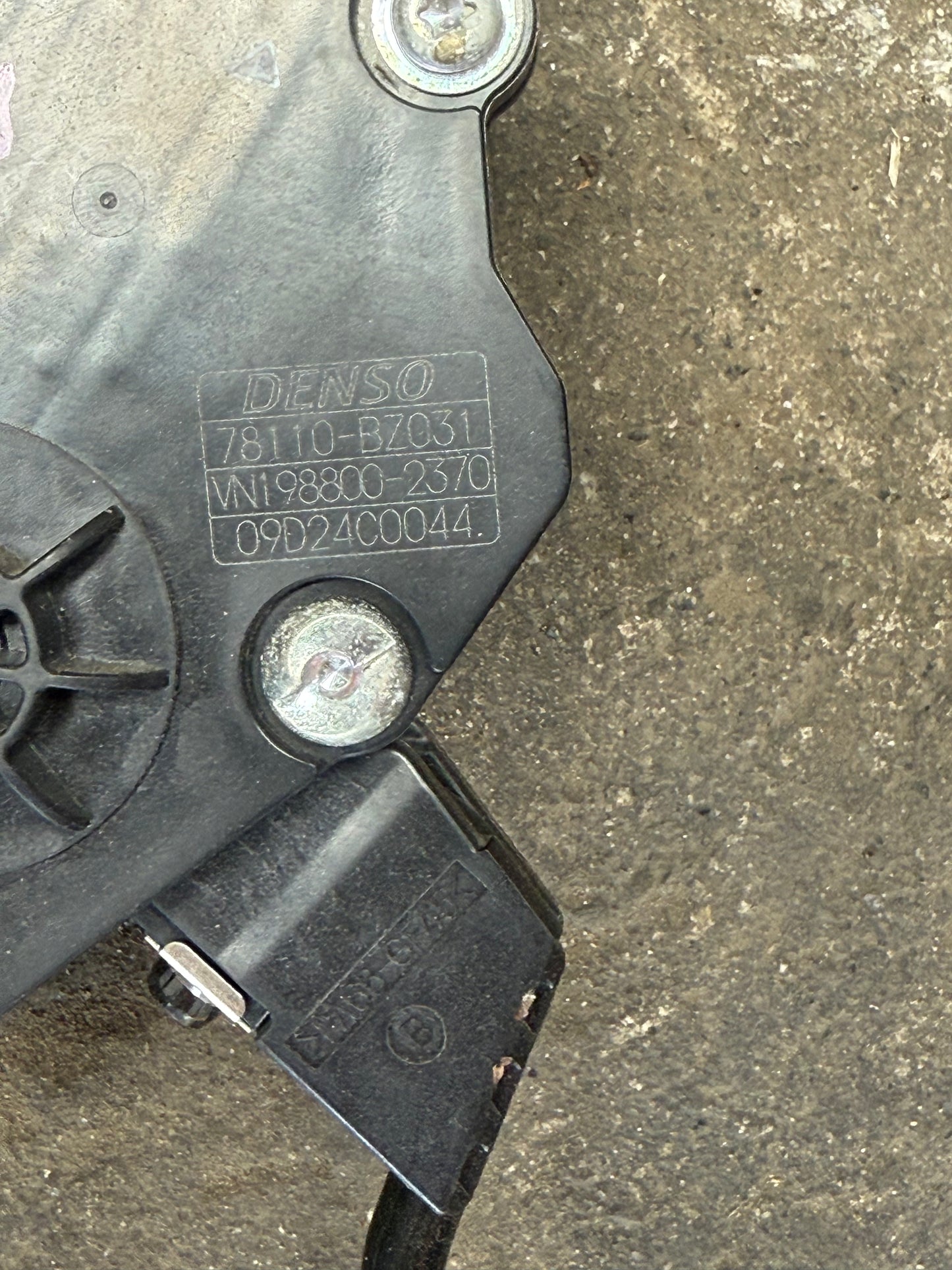 PERODUA ARUZ GAS PADDLE 78110-BZ031