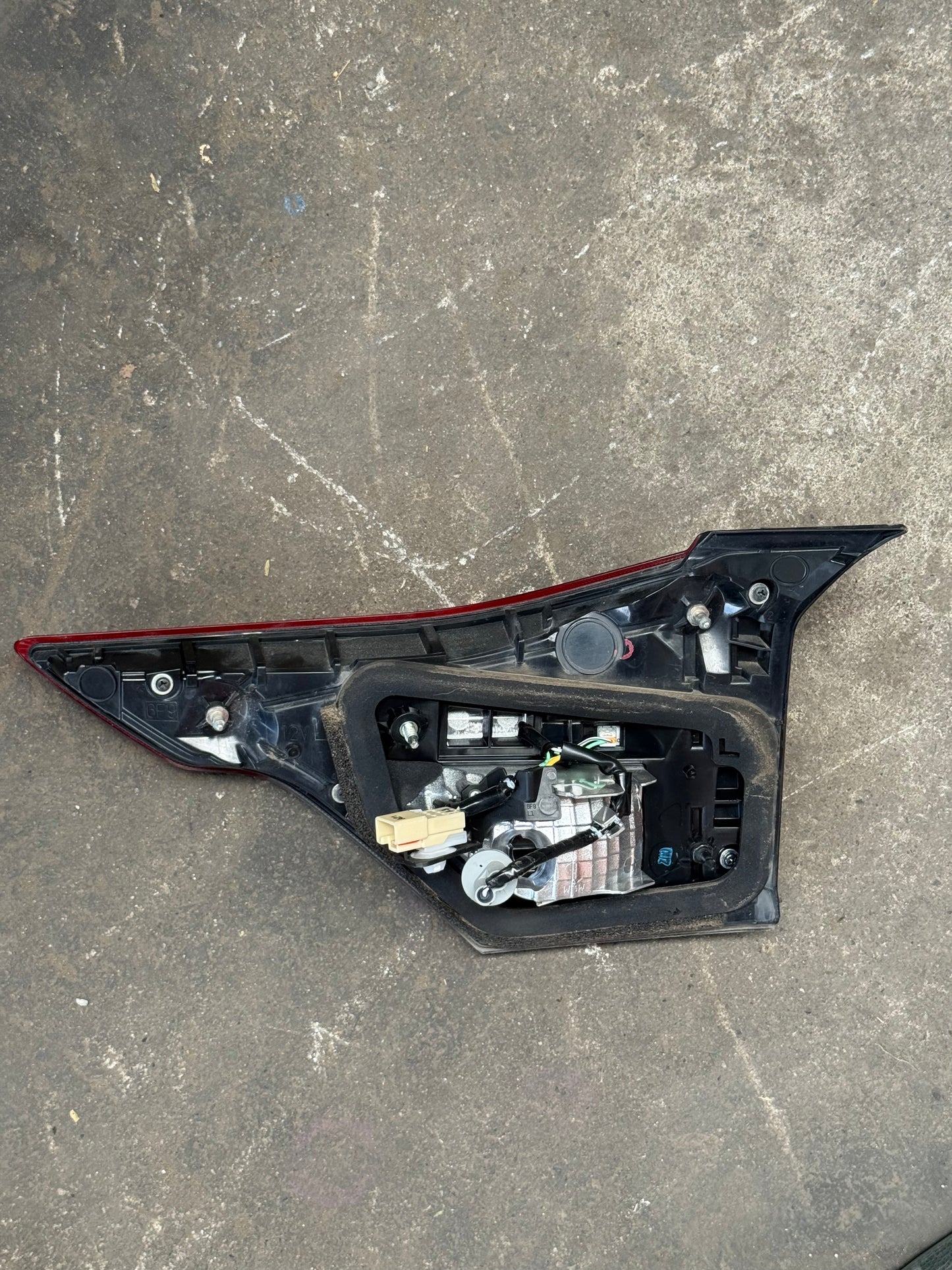 PERODUA ARUZ INNER TAIL LAMP LH 81590-BZ070
