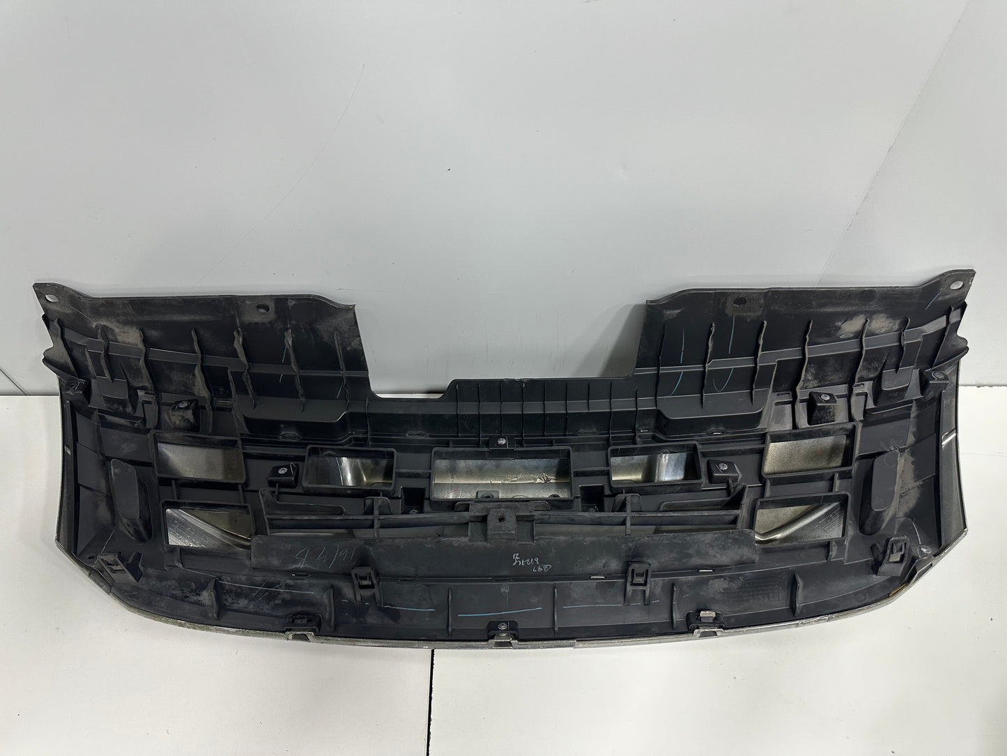 DMAX VCROSS RT50 3.0 2013 FRONT CHROME GRILLE (T00011)