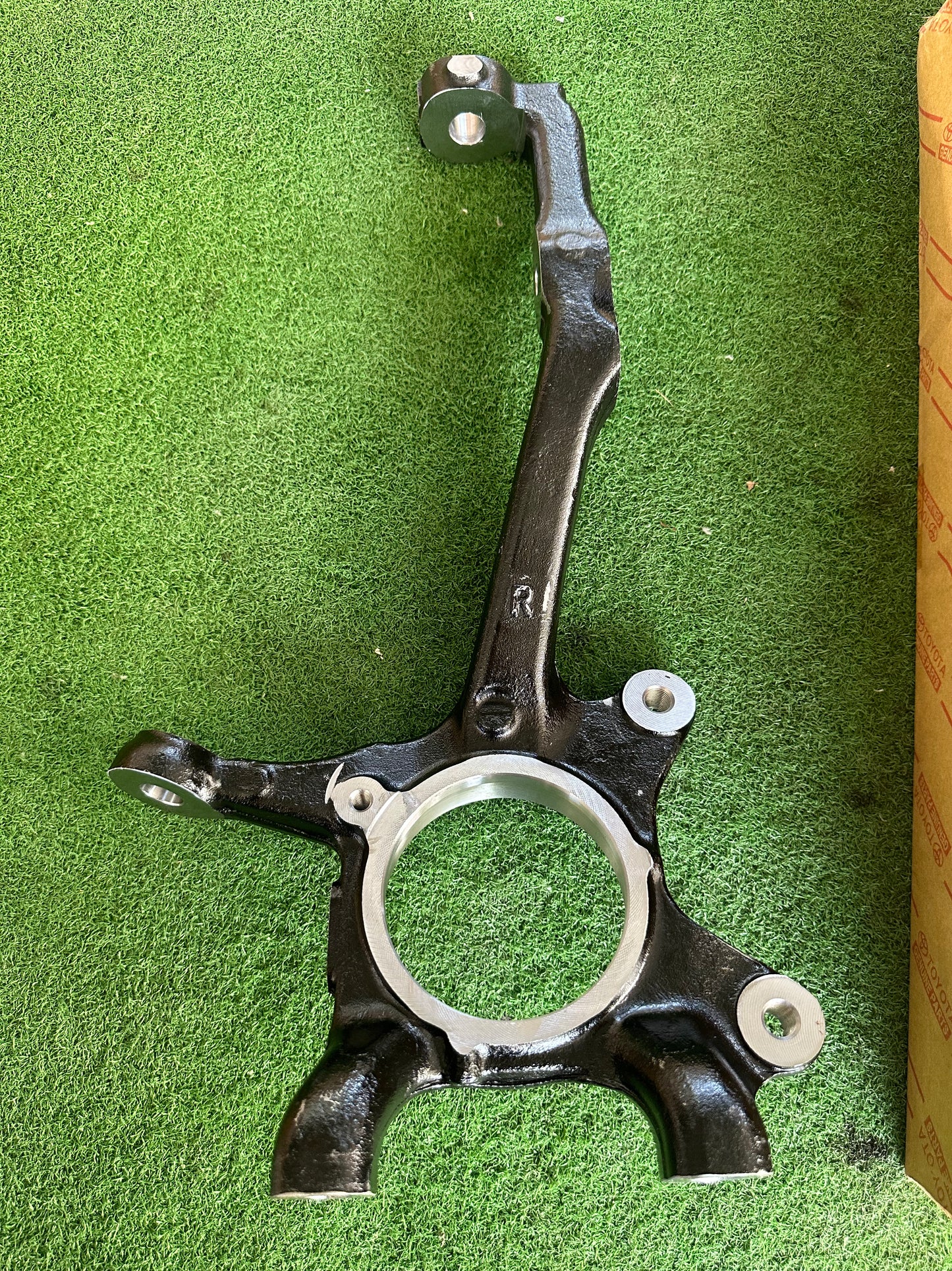 TOYOTA PRADO 4.0, LAND CRUISER GRJ120, RZJ120, KDJ120, KZJ120 KNUCKLE ARM LEFT (43212-60170)