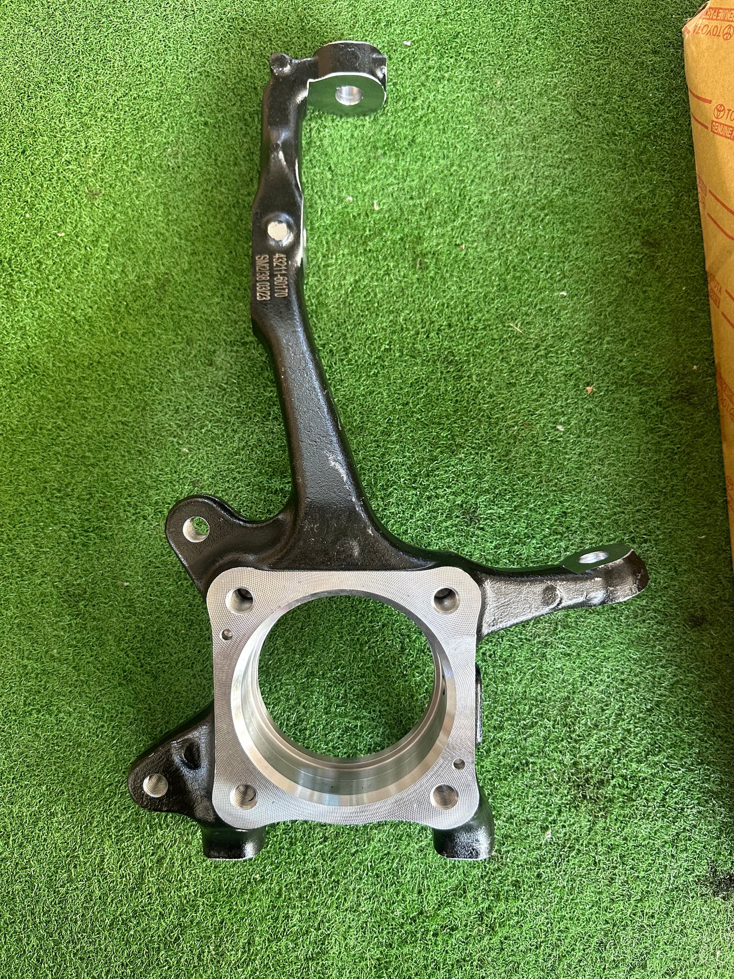 TOYOTA PRADO 4.0, LAND CRUISER GRJ120, RZJ120, KDJ120, KZJ120 KNUCKLE ARM LEFT (43212-60170)