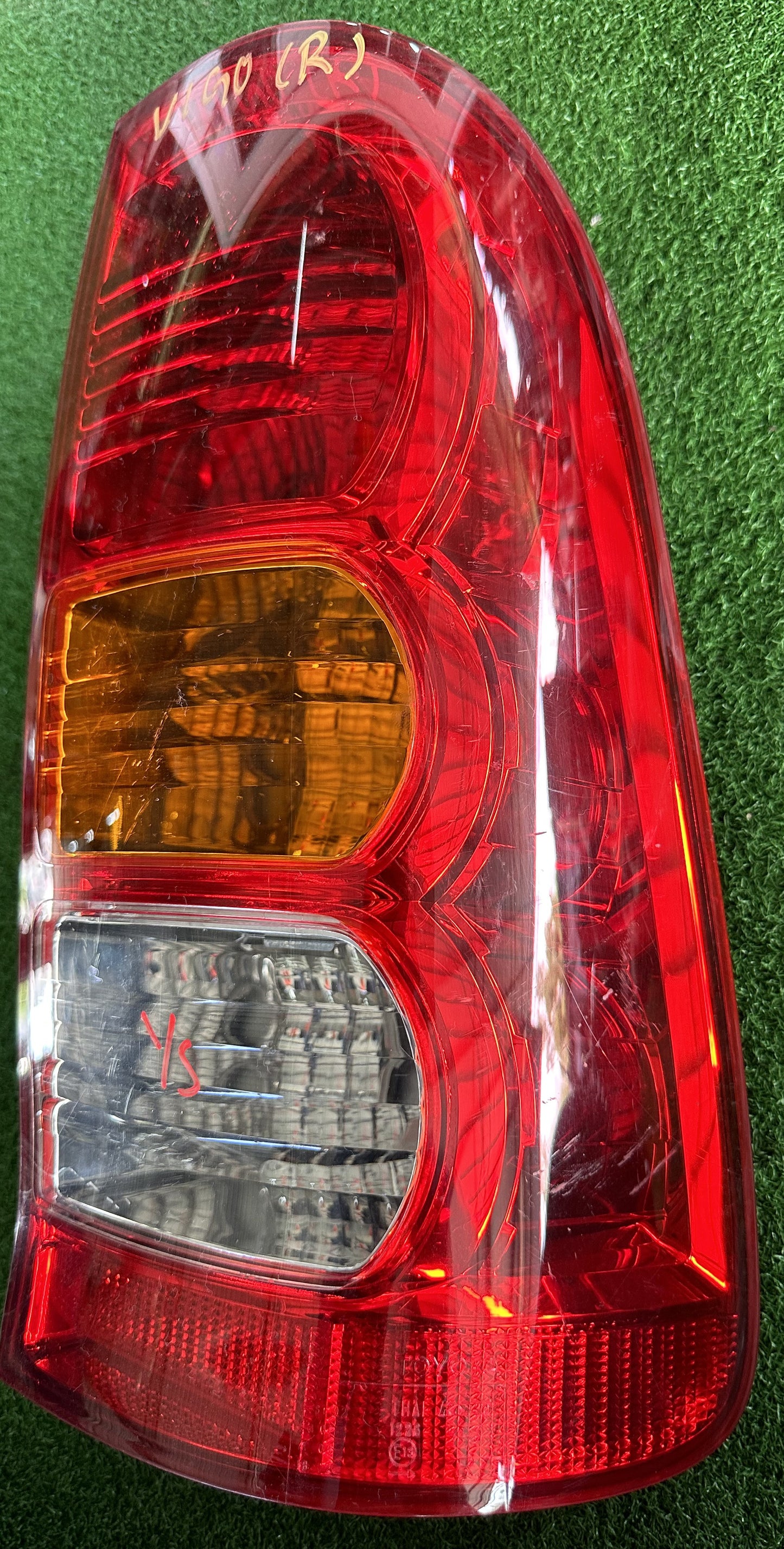 TOYOTA VIGO KUN25 TAIL LAMP RH TAIWAN (TL00042)