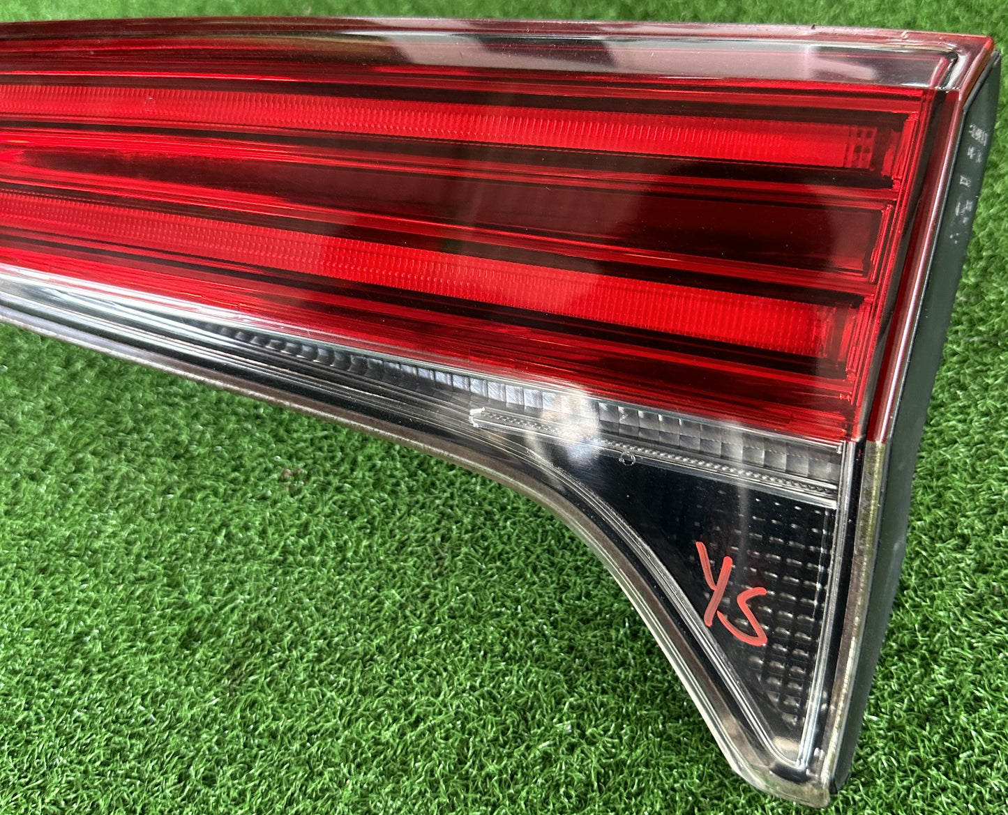 TOYOTA FORTUNER GUN156 INNER TAIL LAMP RH (TL00081)