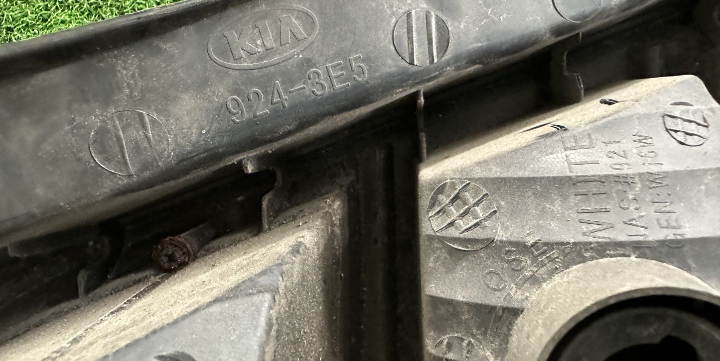 KIA SORENTO TAIL LAMP RH (TL00010)