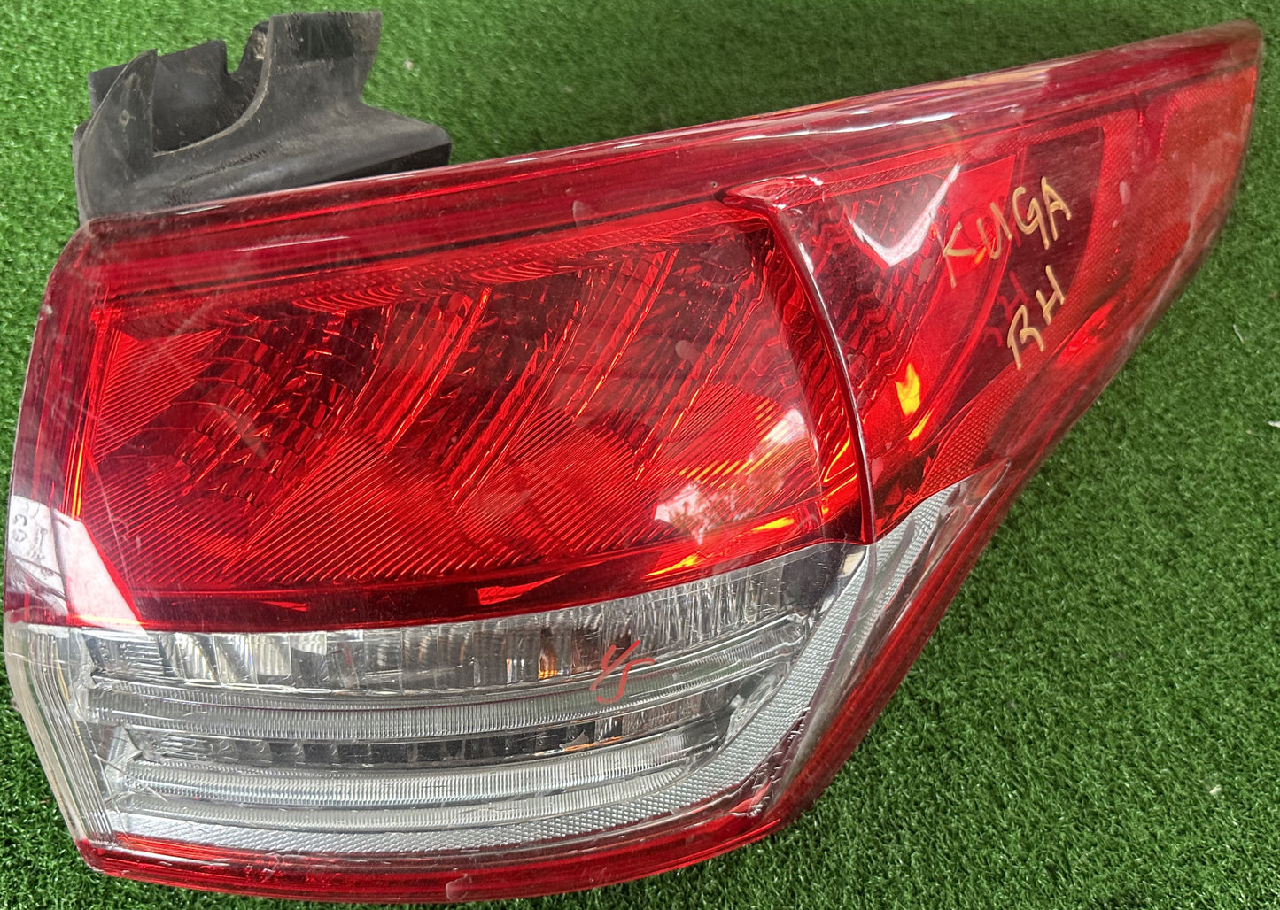 FORD KUGA TAIL LAMP RH (TL00088)