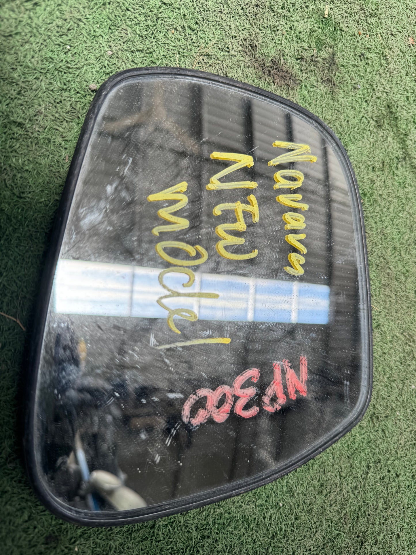 NISSAN NAVARA NP300 SIDE MIRROR GLASS RH (SMG004)