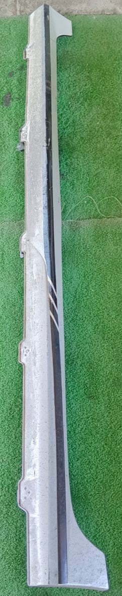 TOYOTA YARIS SIDE SKIRT WHITE LH (P8156-0D002)