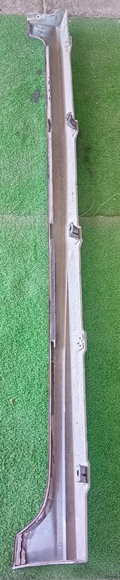 TOYOTA YARIS SIDE SKIRT WHITE LH (P8156-0D002)