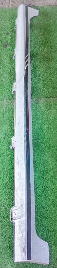 TOYOTA YARIS SIDE SKIRT WHITE RH (P8156-0D003)