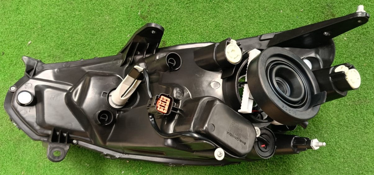 PROTON SAGA VVT HEAD LAMP WITH COVER RH (PRB01C-4031A-RNND)