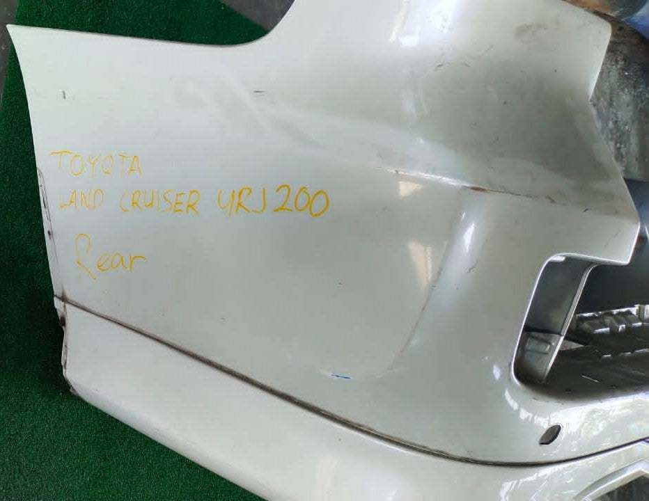 TOYOTA LAND CRUISER UJR200 REAR BUMPER WHITE (RB00009)