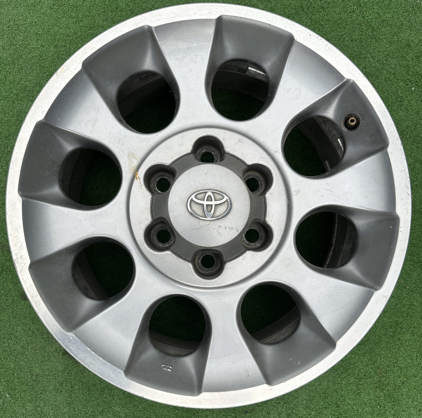 TOYOTA FJ CRUISER 6HOLE 17X7.5J RIM (RIM00003)