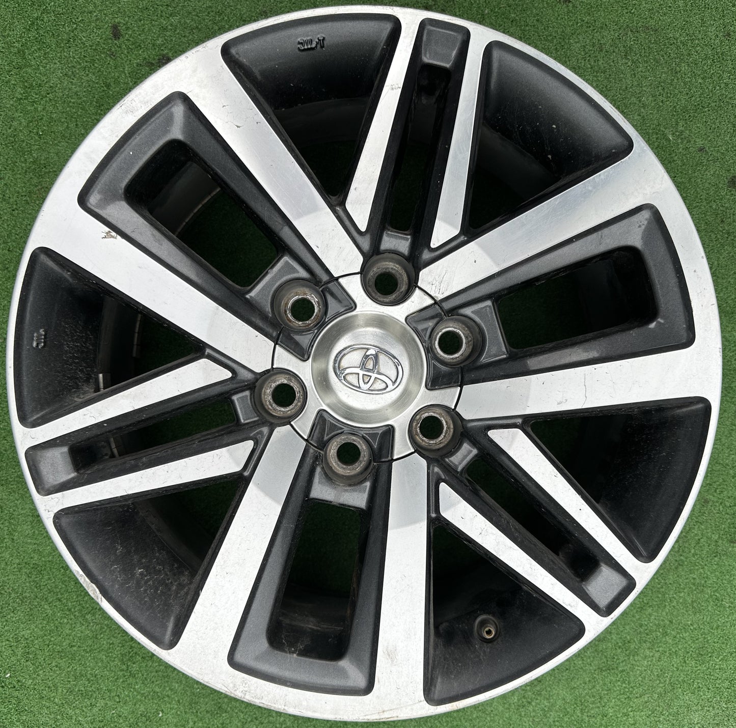 TOYOTA FORTUNER 6HOLE 18X7.5J RIM (RIM00004)