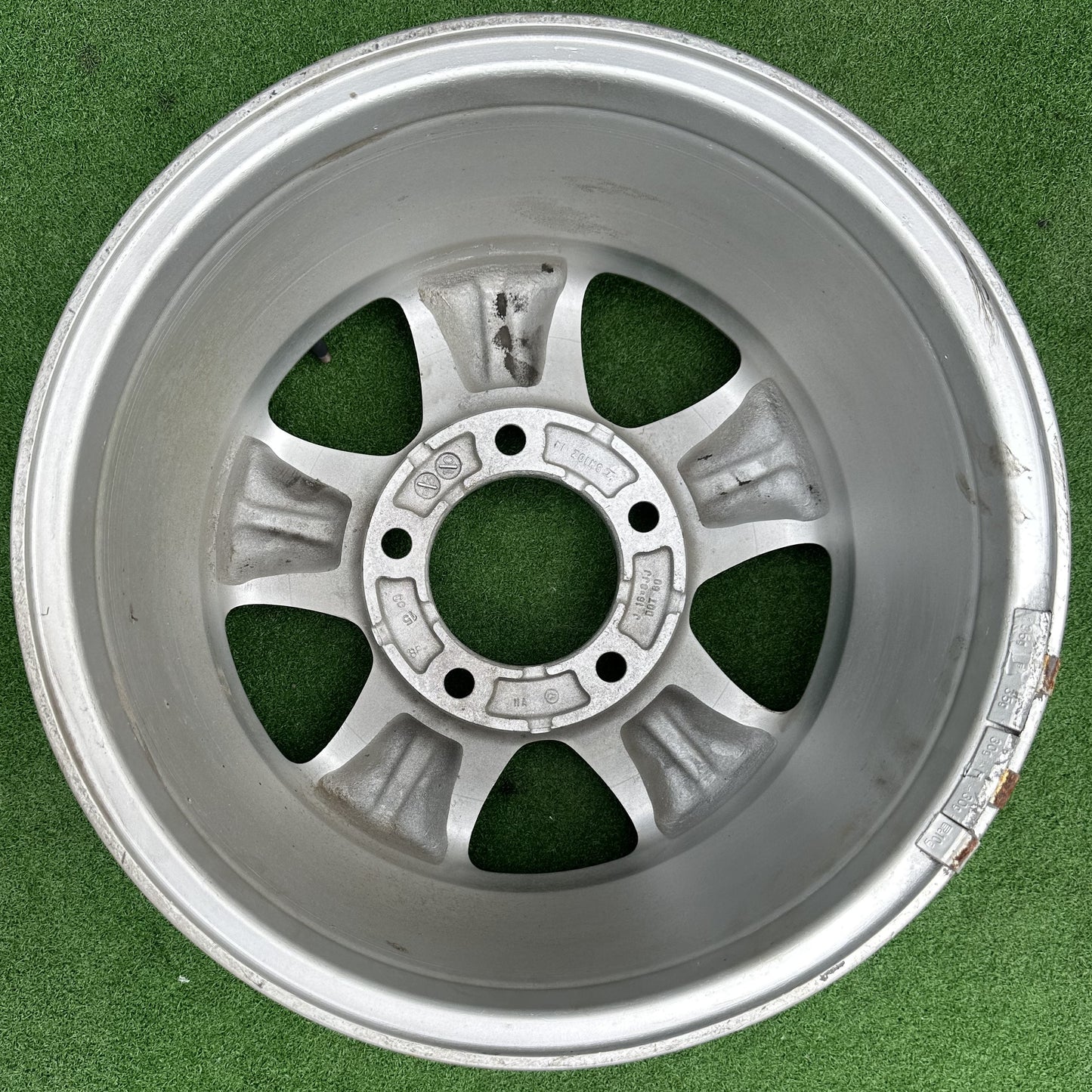 TOYOTA LAND CRUISER L100 5HOLE 16X8JJ RIM (RIM00021)