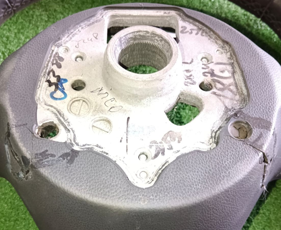 VOLKSWAGEN POLO STEERING WHEEL (SW00077)