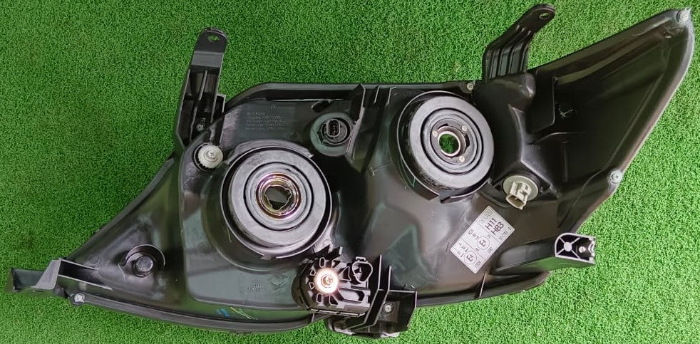TOYOTA FORTUNER 2011 HEAD LAMP RH (TYN07E-4031A-RNND)