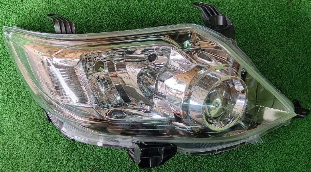 TOYOTA FORTUNER 2011 HEAD LAMP RH (TYN07E-4031A-RNND)